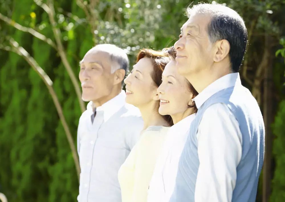 中老年人网站_基督教老年舞8人扇子舞_台湾老年同性恋网站