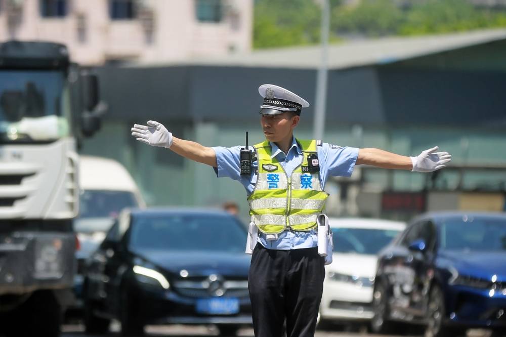 安全交通标志牌_交通安全故事_交通参与者与道路安全