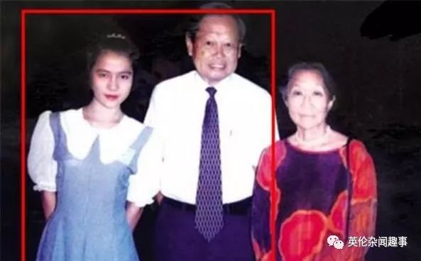 杨振宁妻子_大年初四,杨振宁携妻子翁帆_杨振宁和妻子翁帆有孩子吗