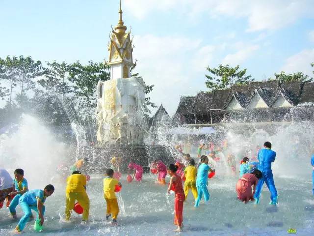 泰国泼水节_泰国泼水节的由来_泰国泼水4月份都是吗