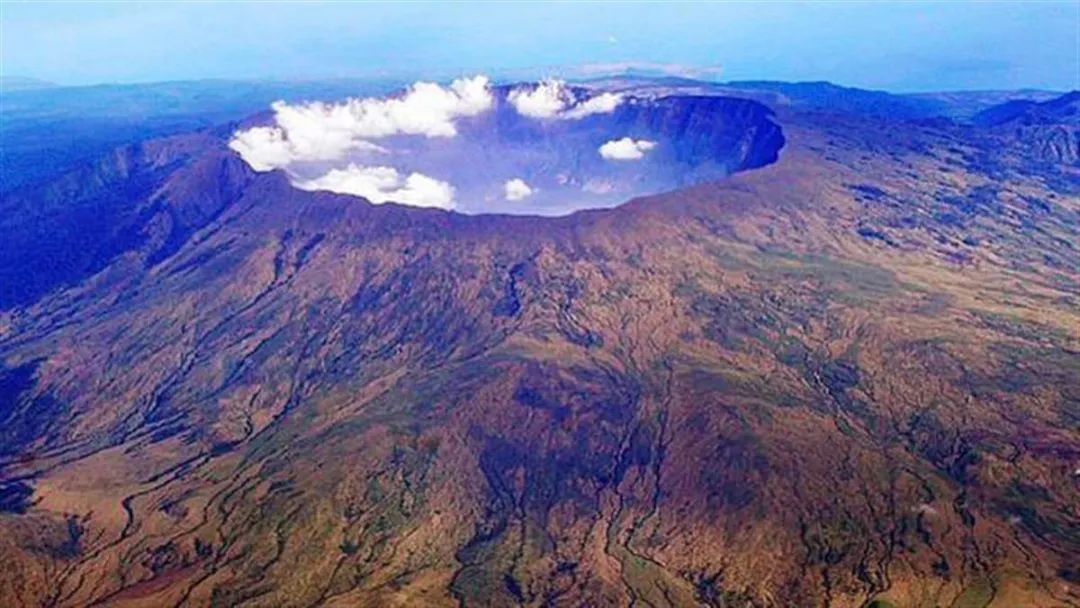 冒纳罗亚火山神话_皮纳图博火山_科西圭纳火山