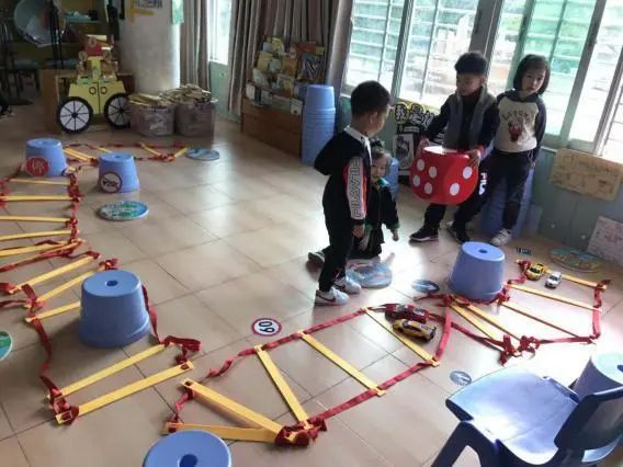 交通，水电，饮食卫生安全班会_班组长安全故事和安全感想_交通安全故事