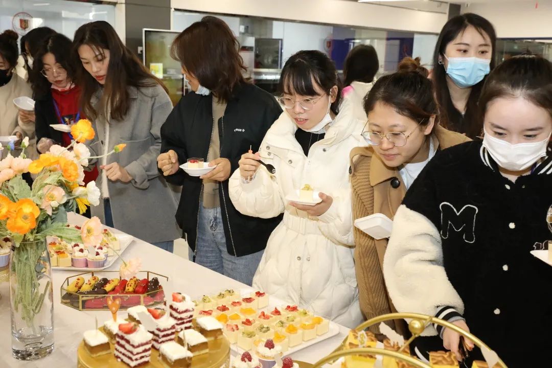 6月21日是什么节日是狗肉节吗_3月8日邀请参加女神节_女神节是几月几日