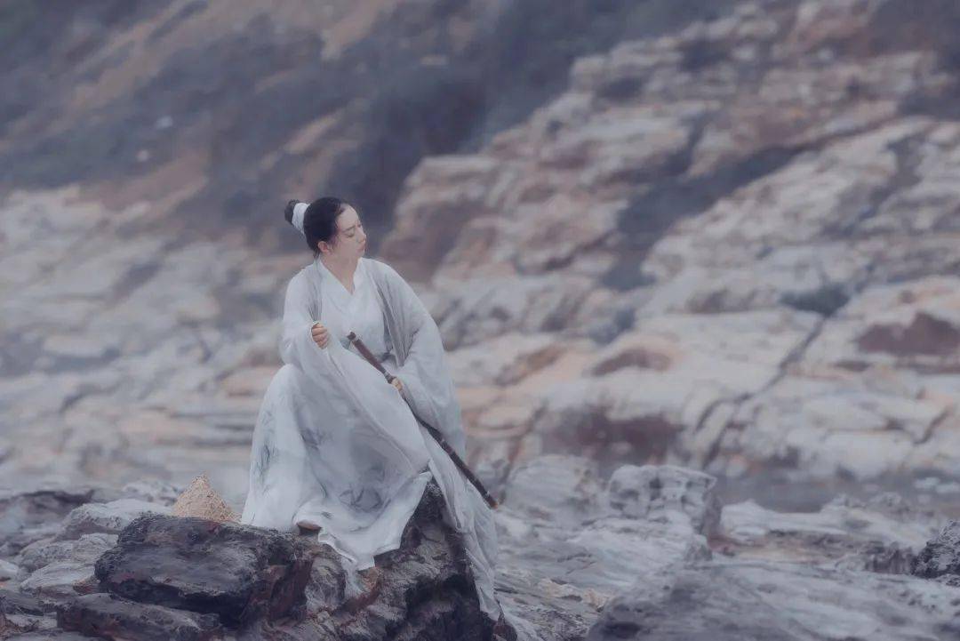 扫尘图片贴春联_扫尘_扫尘过年