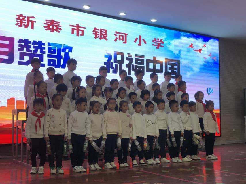 东华小学_东华小学_东华小学彩旗队图片