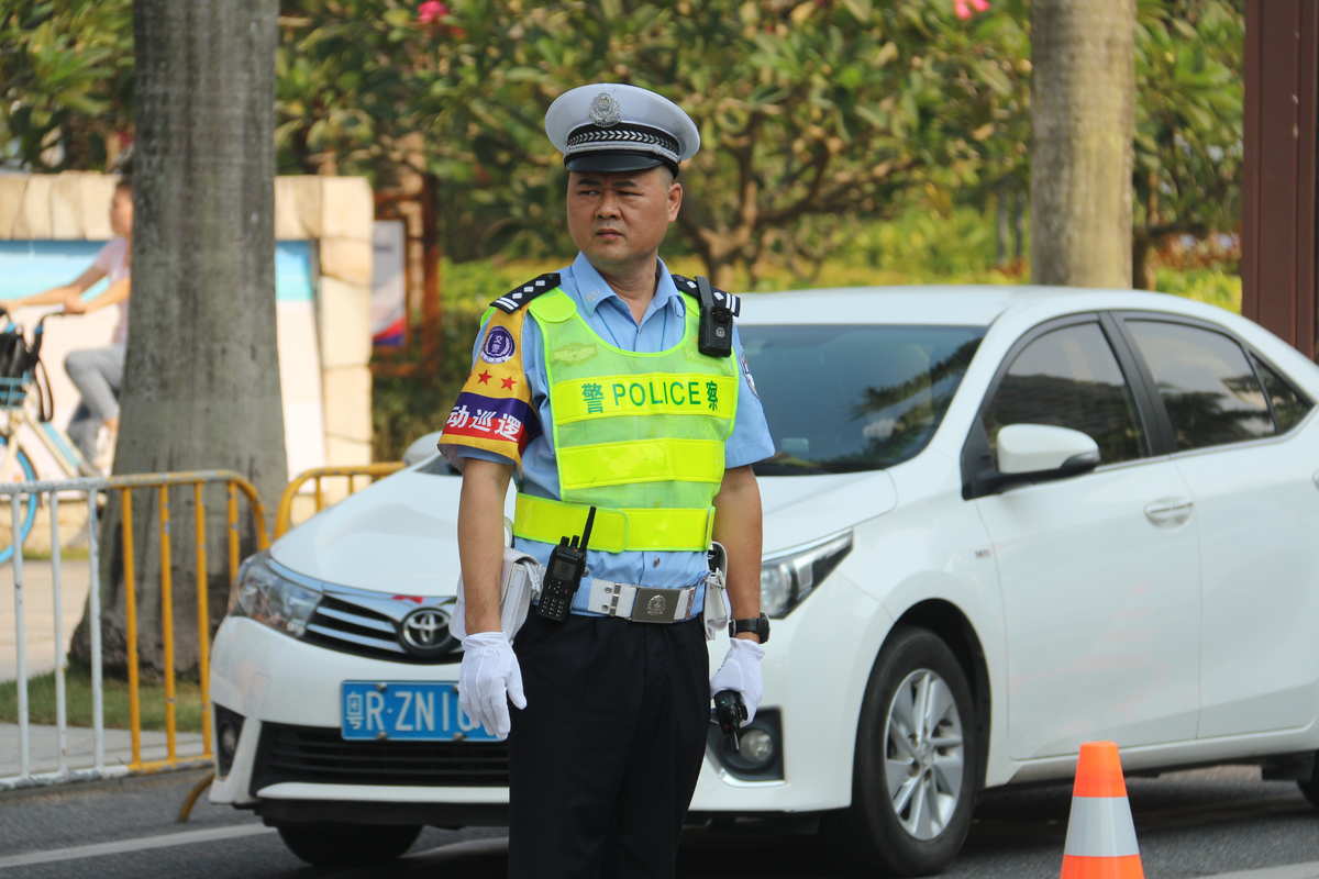 交通安全故事_安全交通标志牌_交通参与者与道路安全