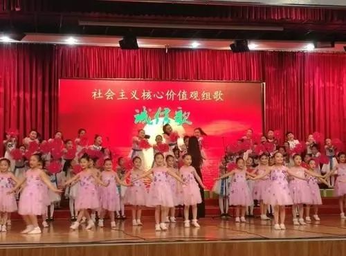 东华小学_东华小学彩旗队图片_东华小学