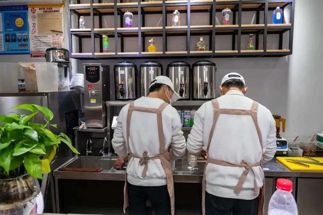 奶茶杯厂_大茶杯奶茶店加盟_奶茶茶杯加盟店大约多少钱