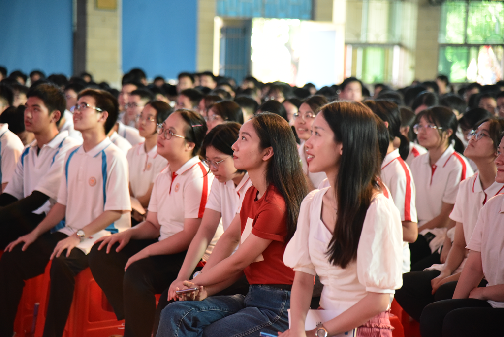 顺德华侨中学_中学顺德学校_顺德区实验中学校庆