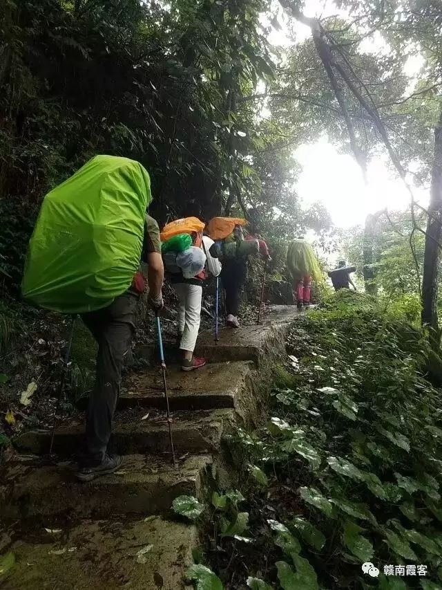 齐云山风景名胜区_齐云山南酸枣糕_齐云山在哪