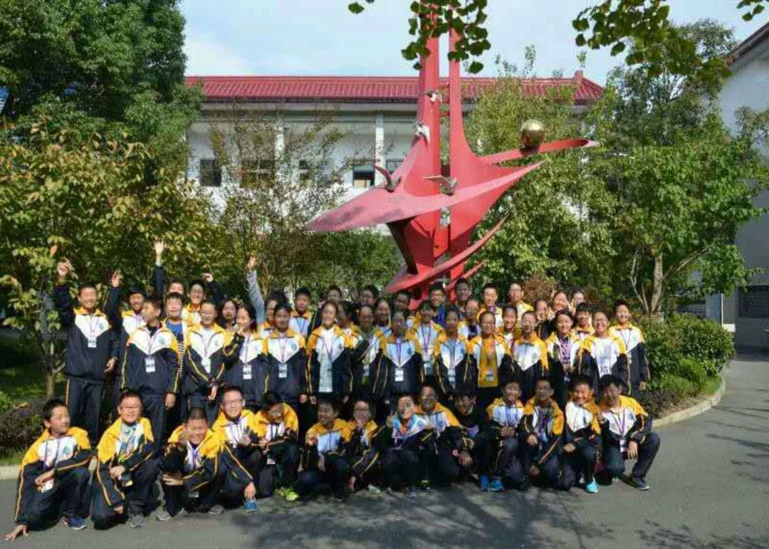 秀峰中学_秀峰中学学费一学期多少钱_秀峰中学学费那么高